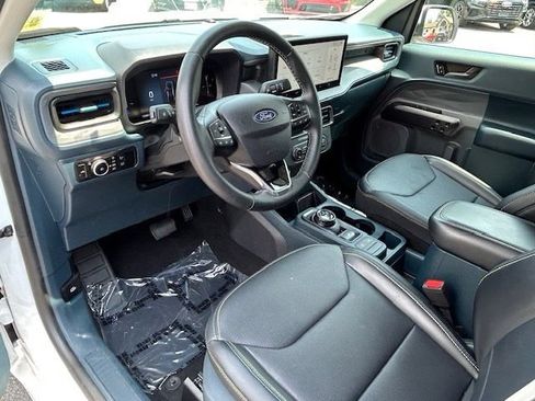 Used 2025 Ford Maverick Lobo AWD/4WD image 13