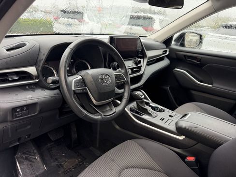 Used 2024 Toyota Highlander LE image 15