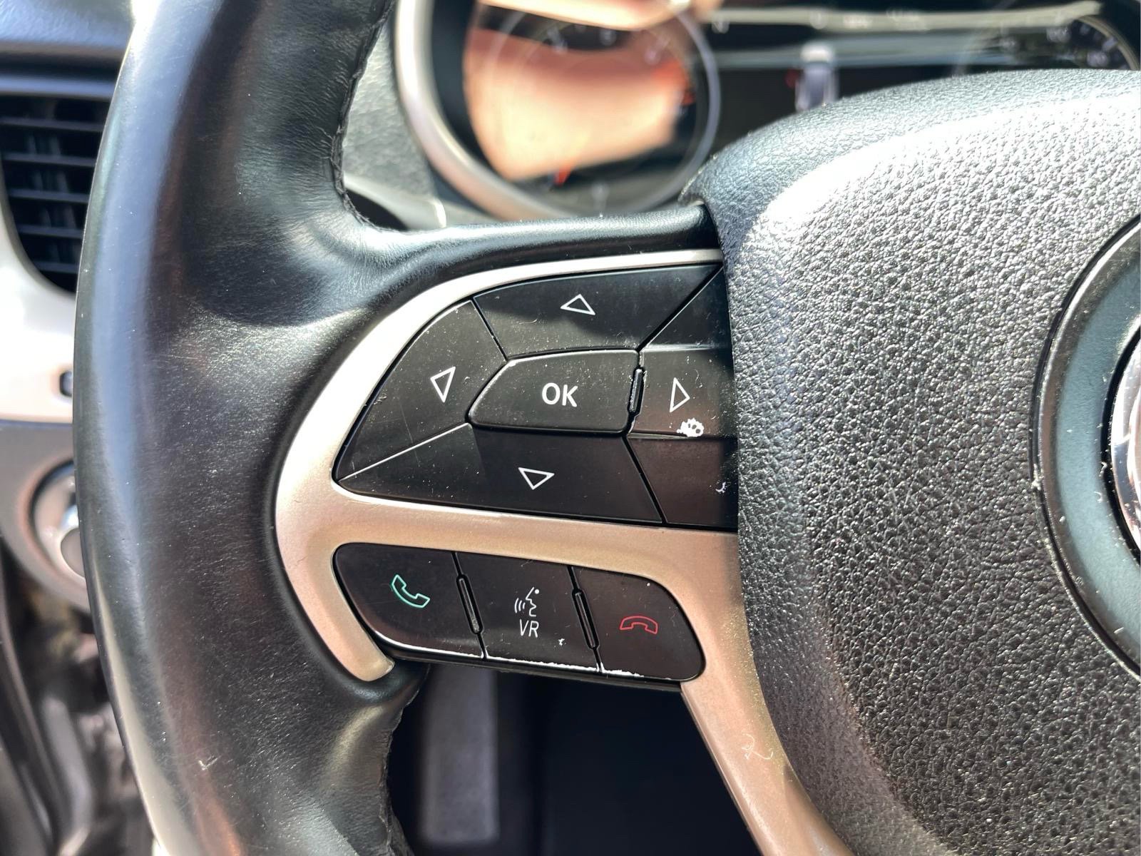 Used 2017 Jeep Cherokee Limited AWD/4WD image 26