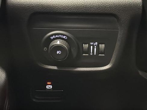 Certified 2024 Jeep Grand Cherokee Limited w/ Luxury Tech Group II AWD/4WD image 28