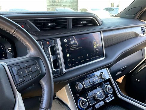 Used 2022 GMC Yukon XL Denali image 6