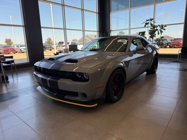 Used 2022 Dodge Challenger SRT Hellcat RWD image 2