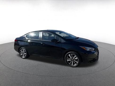 Used 2025 Nissan Versa SV image 2