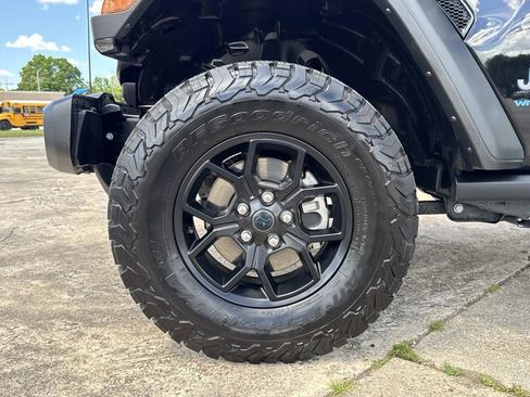 Used 2024 Jeep Wrangler Unlimited image 5