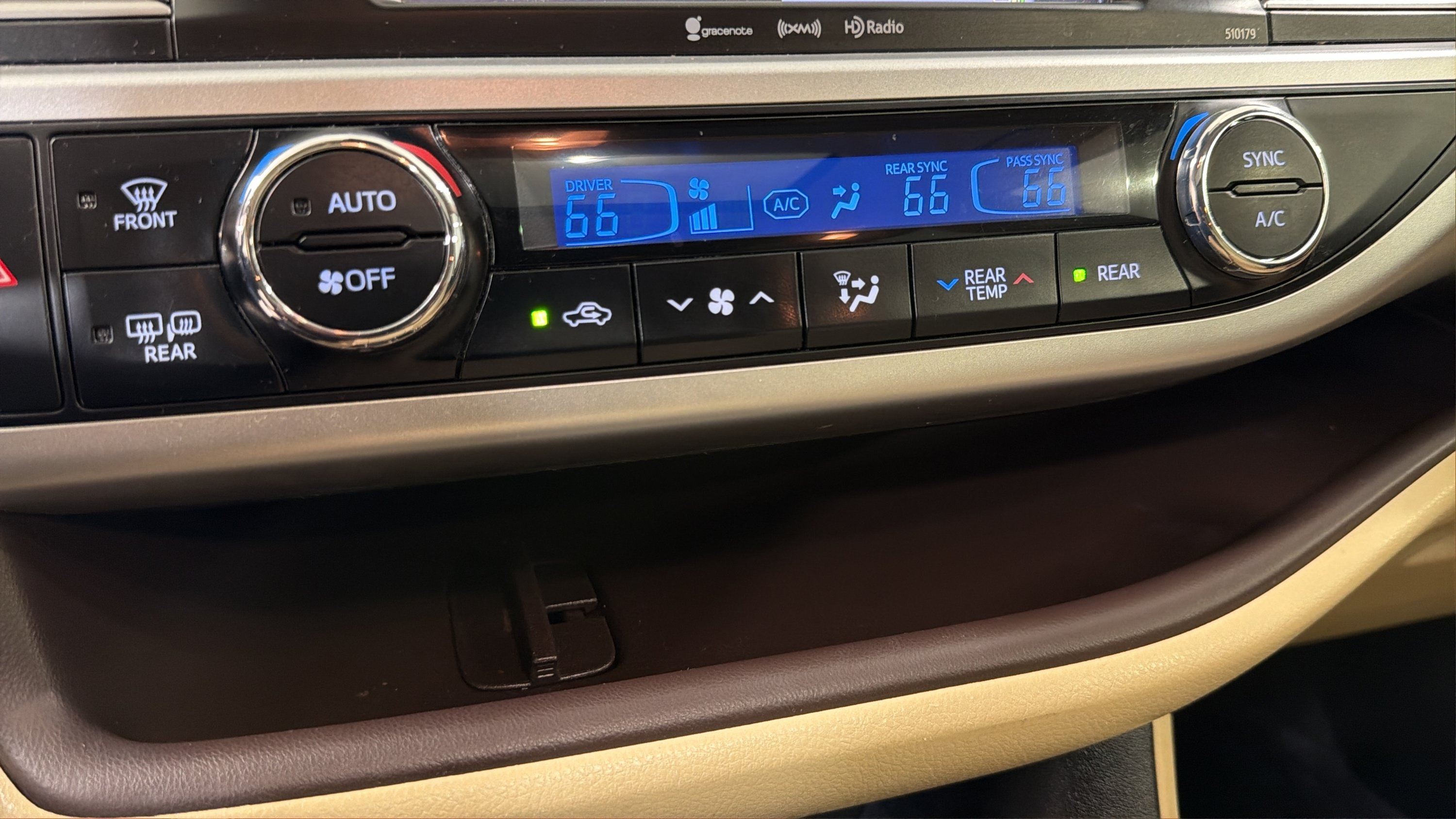 Used 2018 Toyota Highlander FWD V6 image 19