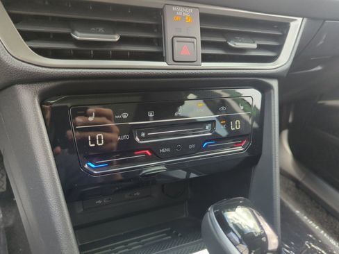 New 2025 Volkswagen Taos SE image 12