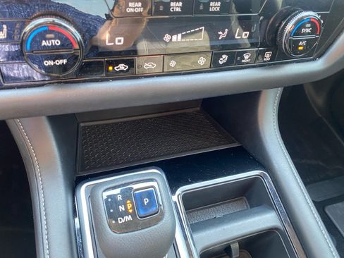 Used 2022 Nissan Pathfinder SV w/ SV Premium Package AWD/4WD image 22