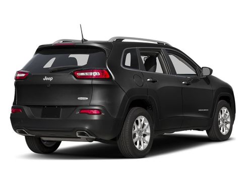 Used 2018 Jeep Cherokee Latitude FWD image 3