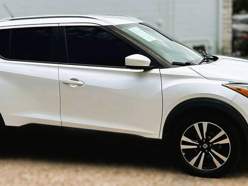Used 2019 Nissan Kicks SV FWD image 32