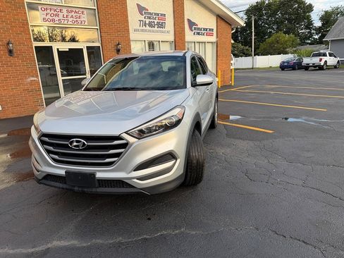Used 2017 Hyundai Tucson SE FWD image 2
