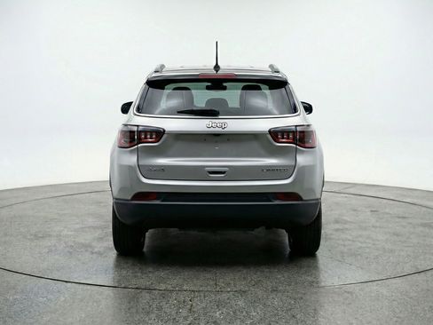 Used 2025 Jeep Compass Trailhawk image 7