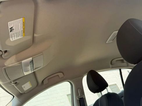 Used 2024 Nissan Sentra SV FWD image 18