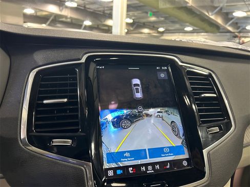 Certified 2023 Volvo XC90 B5 Plus w/ Protection Package Premier image 17