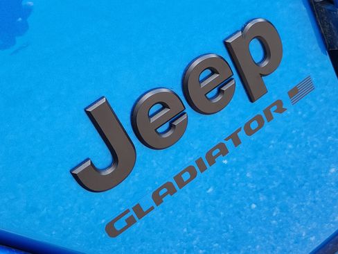 Used 2024 Jeep Gladiator Sport image 11
