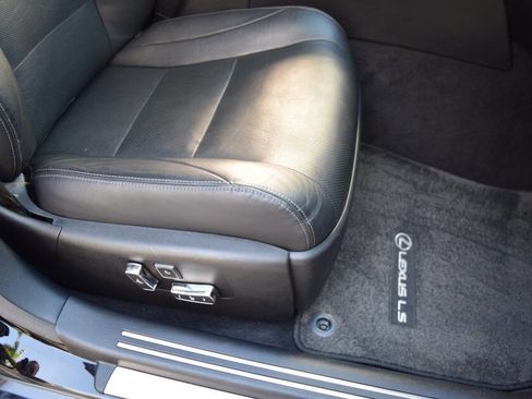 Used 2013 Lexus LS 460 AWD w/ Comfort Pkg image 54