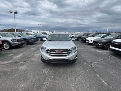 Used 2018 GMC Terrain SLT w/ Preferred Package image 2