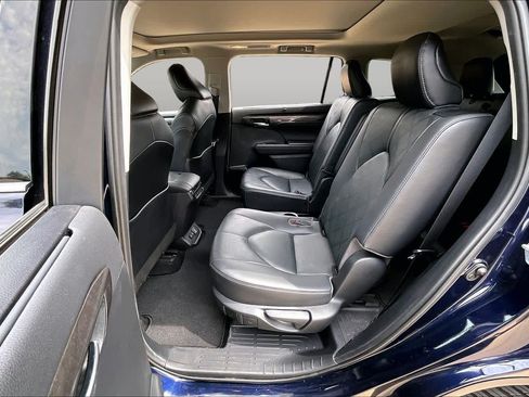 Used 2021 Toyota Highlander Platinum FWD image 21