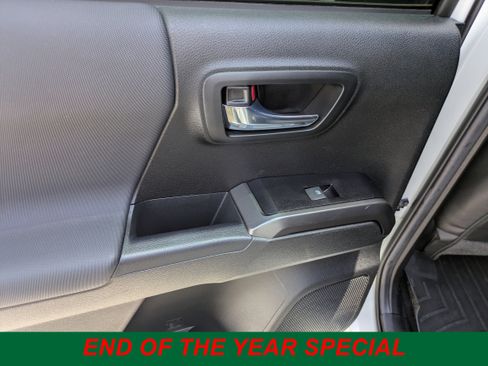 Certified 2022 Toyota Tacoma TRD Off-Road image 14