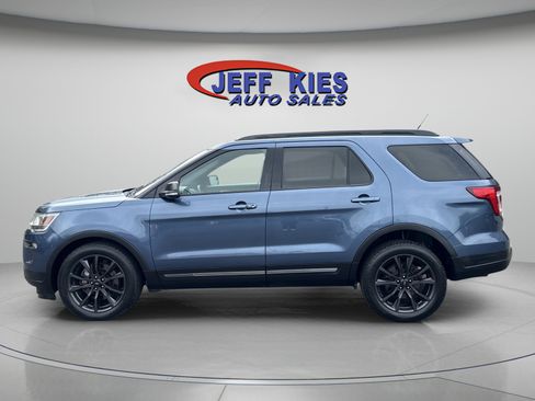 Used 2018 Ford Explorer XLT w/ Equipment Group 202A image 4