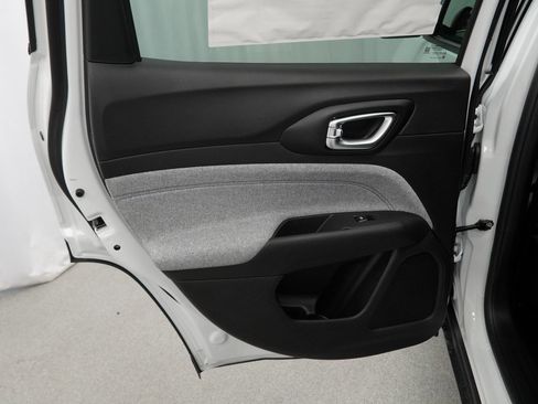 New 2026 Jeep Compass Latitude image 29