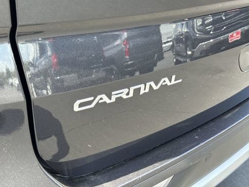 Used 2024 Kia Carnival EX FWD image 30