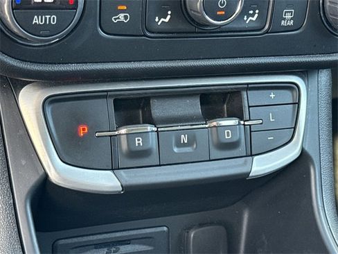 Used 2023 GMC Terrain SLT image 30