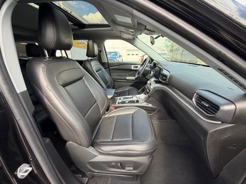 Used 2022 Ford Explorer XLT w/ Equipment Group 202A AWD/4WD image 16