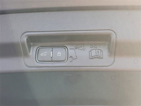 Used 2022 Ford Explorer XLT w/ Equipment Group 202A image 9