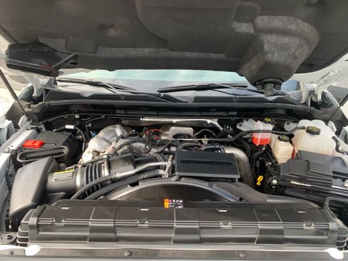 Used 2025 GMC Sierra 2500 AT4X AWD/4WD image 9