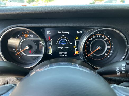 Used 2021 Jeep Wrangler Unlimited Sahara AWD/4WD image 31