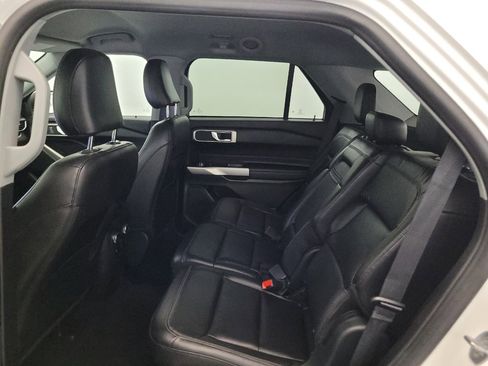 Used 2021 Ford Explorer XLT w/ Equipment Group 202A AWD/4WD image 18