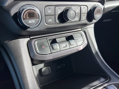 Used 2023 GMC Acadia AT4 w/ Preferred Package image 15