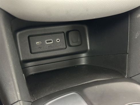 Used 2020 Chevrolet Equinox LS FWD image 24
