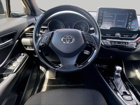 Used 2019 Toyota C-HR XLE FWD image 5