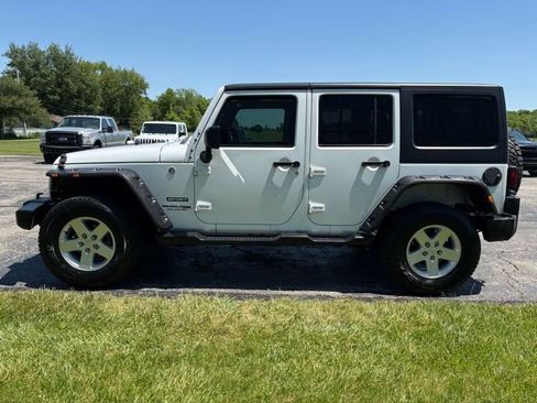 Used 2018 Jeep Wrangler Unlimited Sport S AWD/4WD image 12