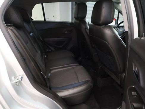 Used 2019 Chevrolet Trax LT w/ LT Convenience Package AWD/4WD image 18