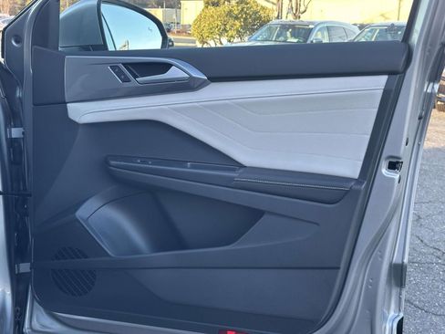 New 2026 Volkswagen Taos SEL AWD/4WD image 9