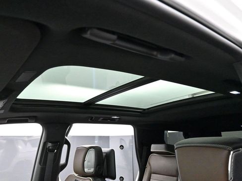 Used 2025 GMC Yukon Denali Ultimate AWD/4WD image 32