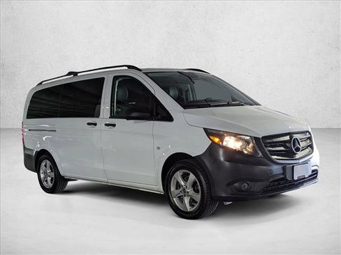 Used 2021 Mercedes-Benz Metris Passenger image 3