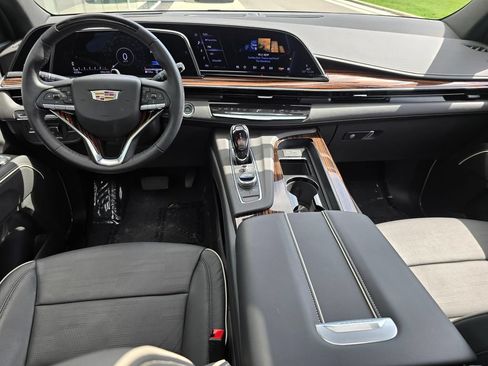 Used 2024 Cadillac Escalade Premium Luxury w/ Performance Package AWD/4WD image 20