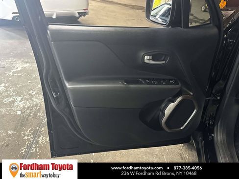 Used 2023 Jeep Renegade Latitude AWD/4WD image 15