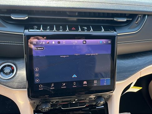 Used 2025 Jeep Grand Cherokee Limited image 31