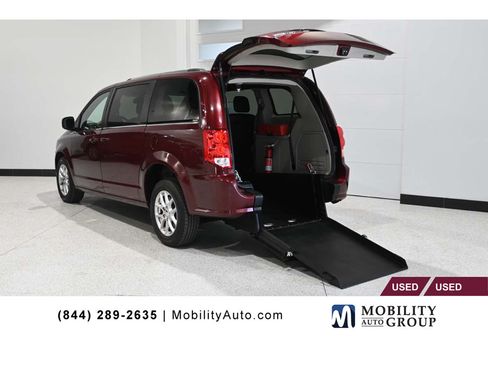 Used 2020 Dodge Grand Caravan SXT FWD image 1