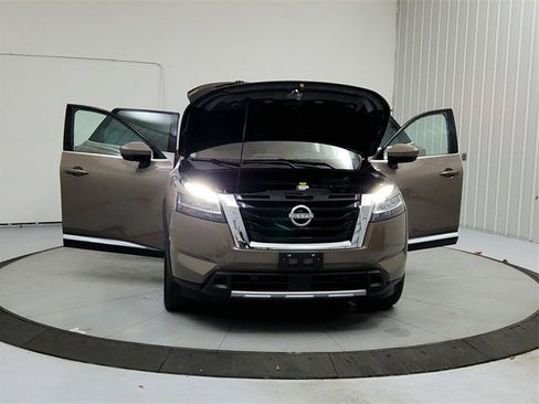 Used 2024 Nissan Pathfinder Platinum w/ Cargo Package image 10