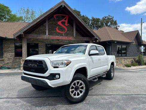Used 2019 Toyota Tacoma SR5 RWD image 1