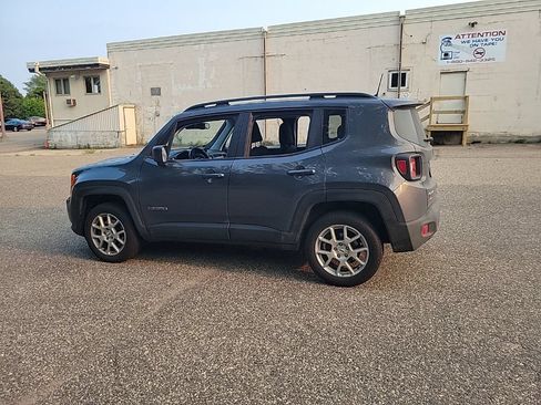 Used 2022 Jeep Renegade Latitude w/ Convenience Group AWD/4WD image 17