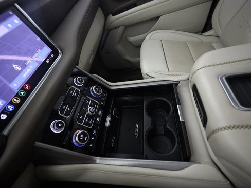 Used 2021 GMC Yukon Denali w/ Denali Premium Package image 44