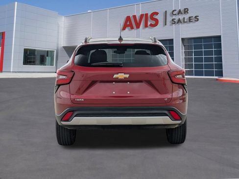 Used 2025 Chevrolet Trax LT w/ LT Convenience Package FWD image 7
