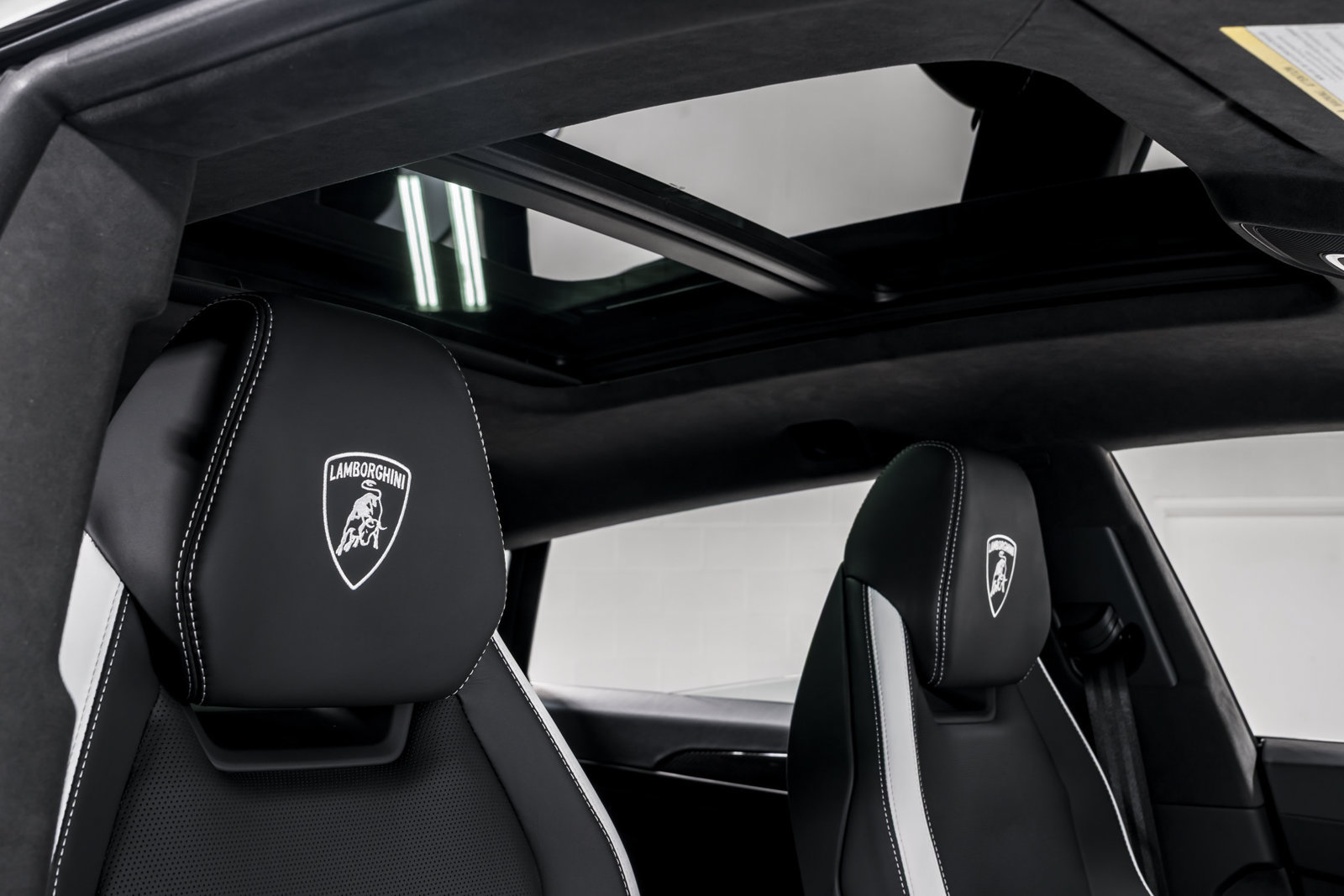 Used 2025 Lamborghini Urus SE AWD/4WD image 42