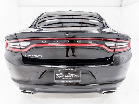 Used 2021 Dodge Charger SXT w/ Leather Interior Group RWD image 5